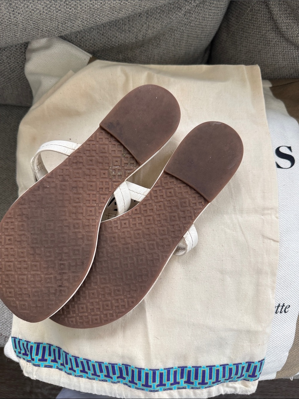 Tory Burch White Leather Logo Thong Sandals - Picture 4 of 6